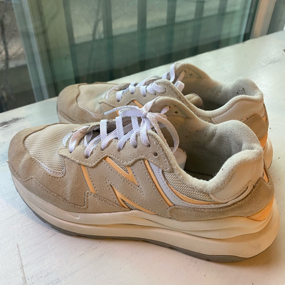 New Balance 57/40 Women’s size 9